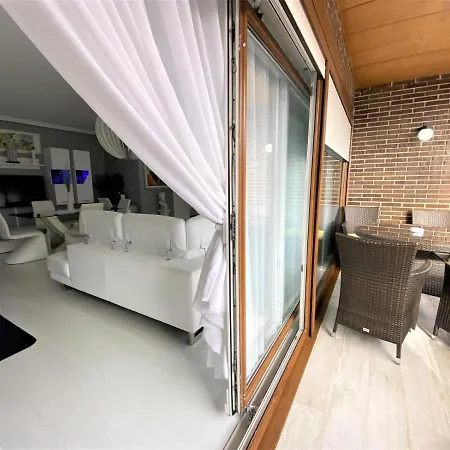 Atico Lujo * 利亚内斯